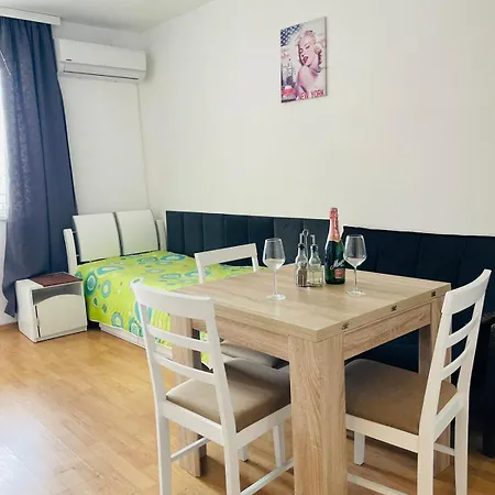 Apartment широк център варна15 минути до центъра Warna