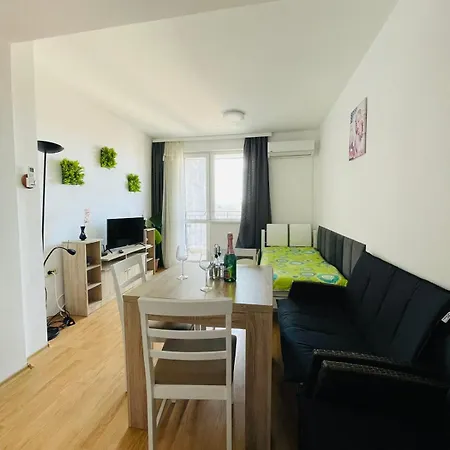 Apartment широк център варна15 минути до центъра *