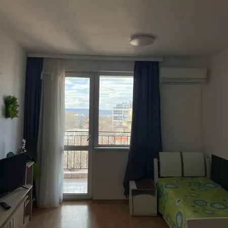 Apartment широк център варна15 минути до центъра Warna