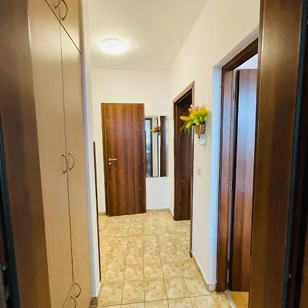 Apartment широк център варна15 минути до центъра