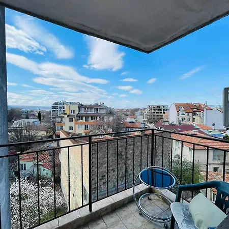 Apartment широк център варна15 минути до центъра *