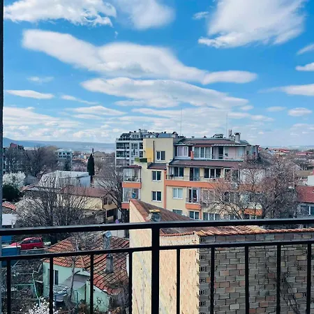 Apartment широк център варна15 минути до центъра *