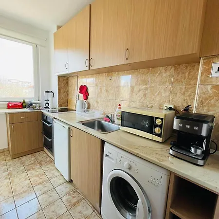 широк център варна15 минути до центъра Apartament Varna