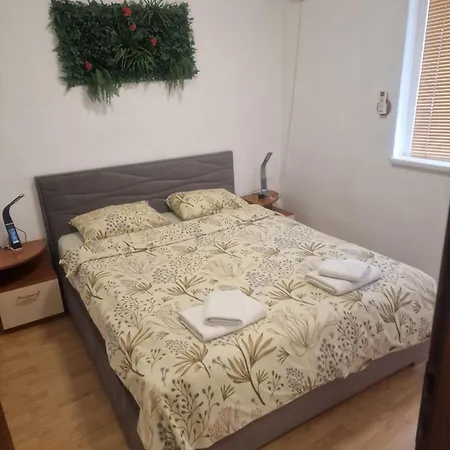 широк център варна15 минути до центъра Apartment Varna