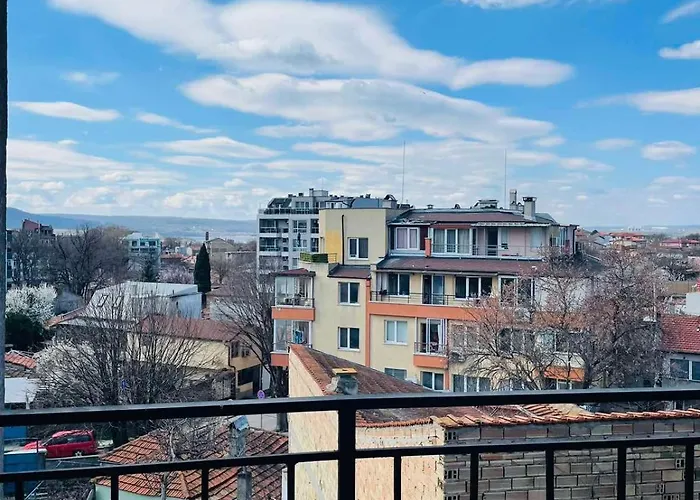 Apartment широк център варна15 минути до центъра *